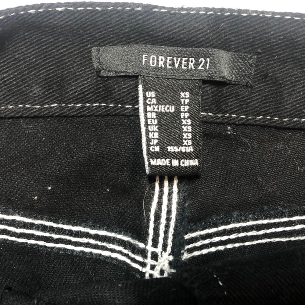 Trendy Black Cargo Pants - Picture 5 of 5